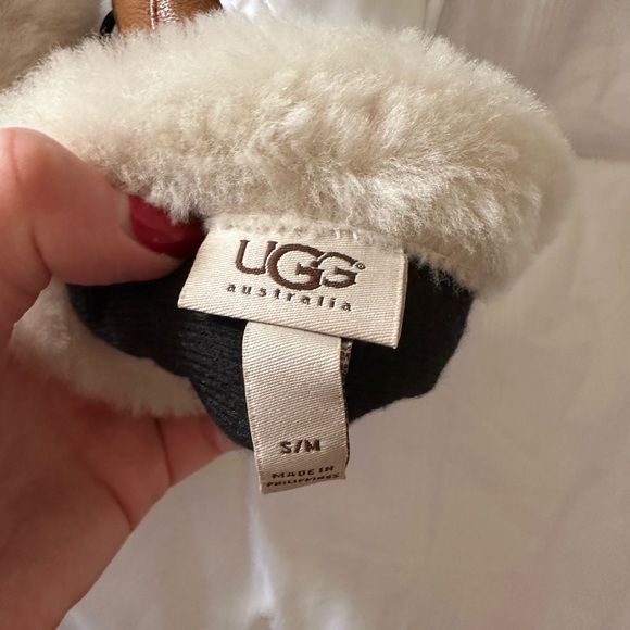 UGG AUSTRALIA GLOVES - Picture 2 of 6